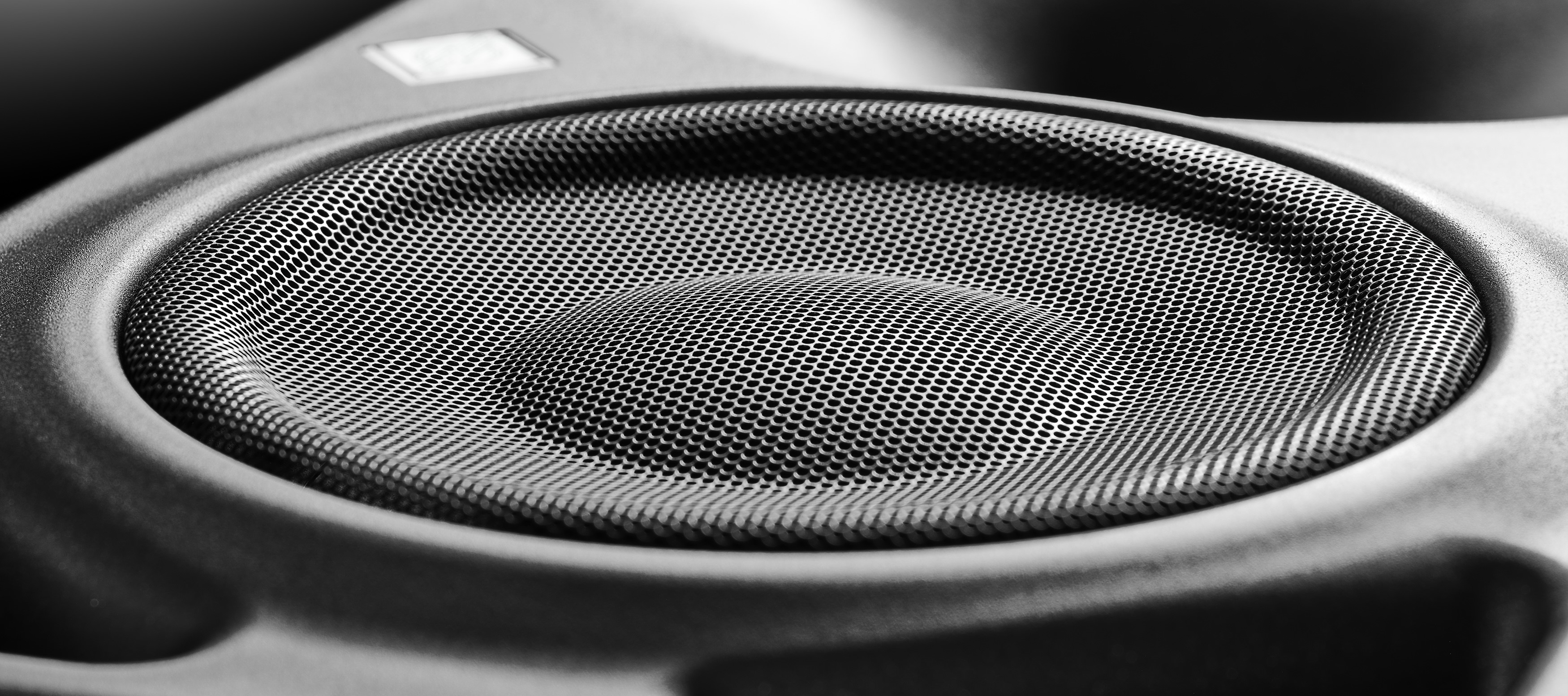 Different Materials Different Sound – How a Woofer Changes Its Voice